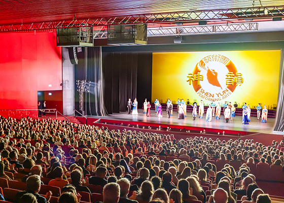 서양 관객들 “션윈의 에너지, 영혼 정화해”