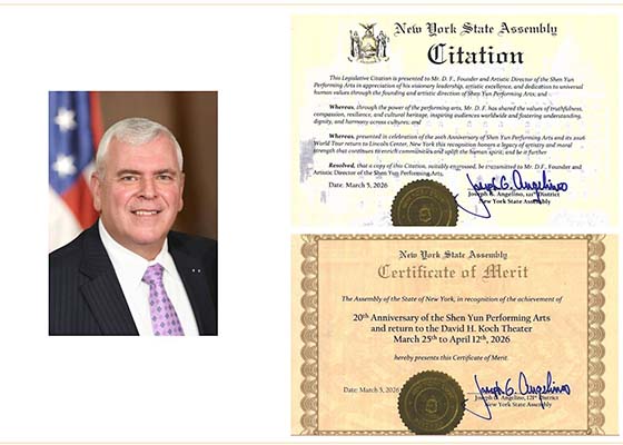 뉴욕주 의원, 션윈 예술총감독 표창하며 경의 표해